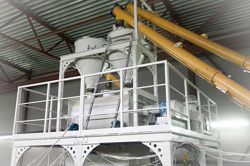 Два дозатора объемом 600 литров для завода сухих смесей производительностью до 10 тонн в час